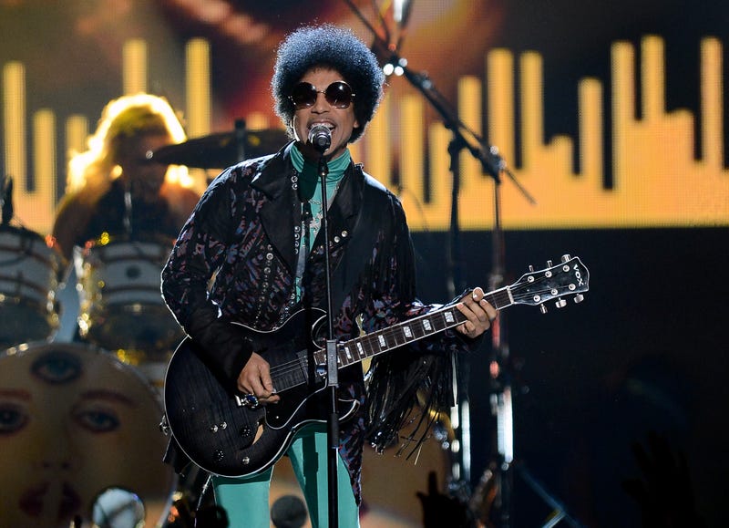 Prince performing at the 2013 Billboard Music Awards Show