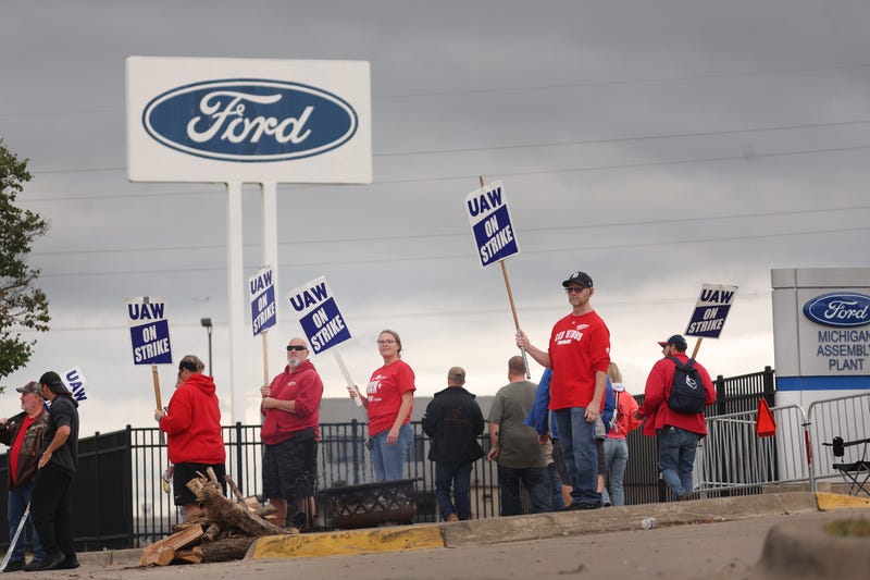 UAW workers picketing outside Ford Michigan Assembly Plant
