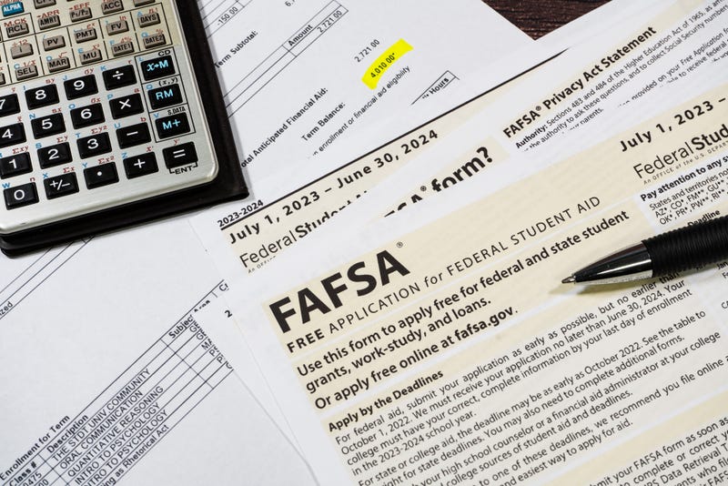 Fewer LA high school seniors requesting college financial aid