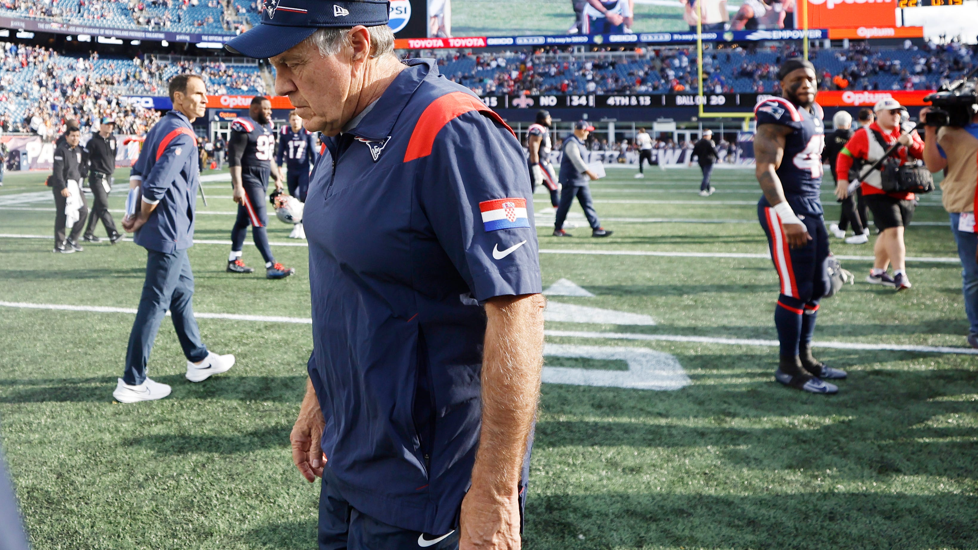 Bill Belichick clarifies his comments about the Patriots 'starting over'