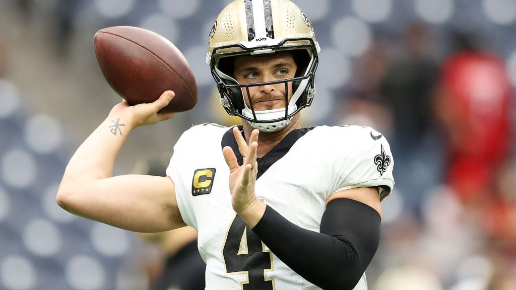 Derek Carr apologized to Pete Carmichael on the plane home from Saints-Texans; here's why