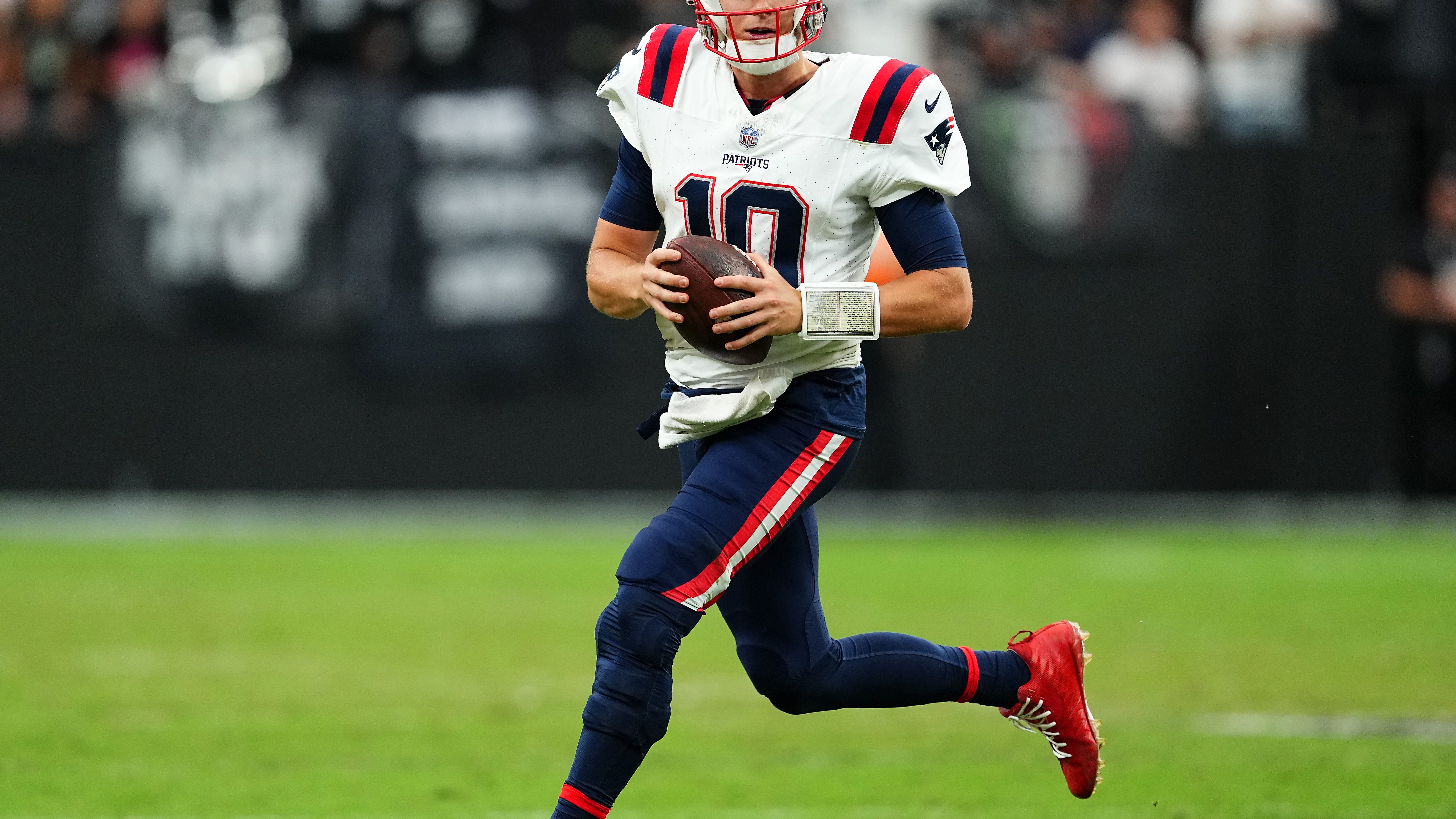 Mac Jones responds to notion that he’s on a ‘short leash’ as Patriots quarterback