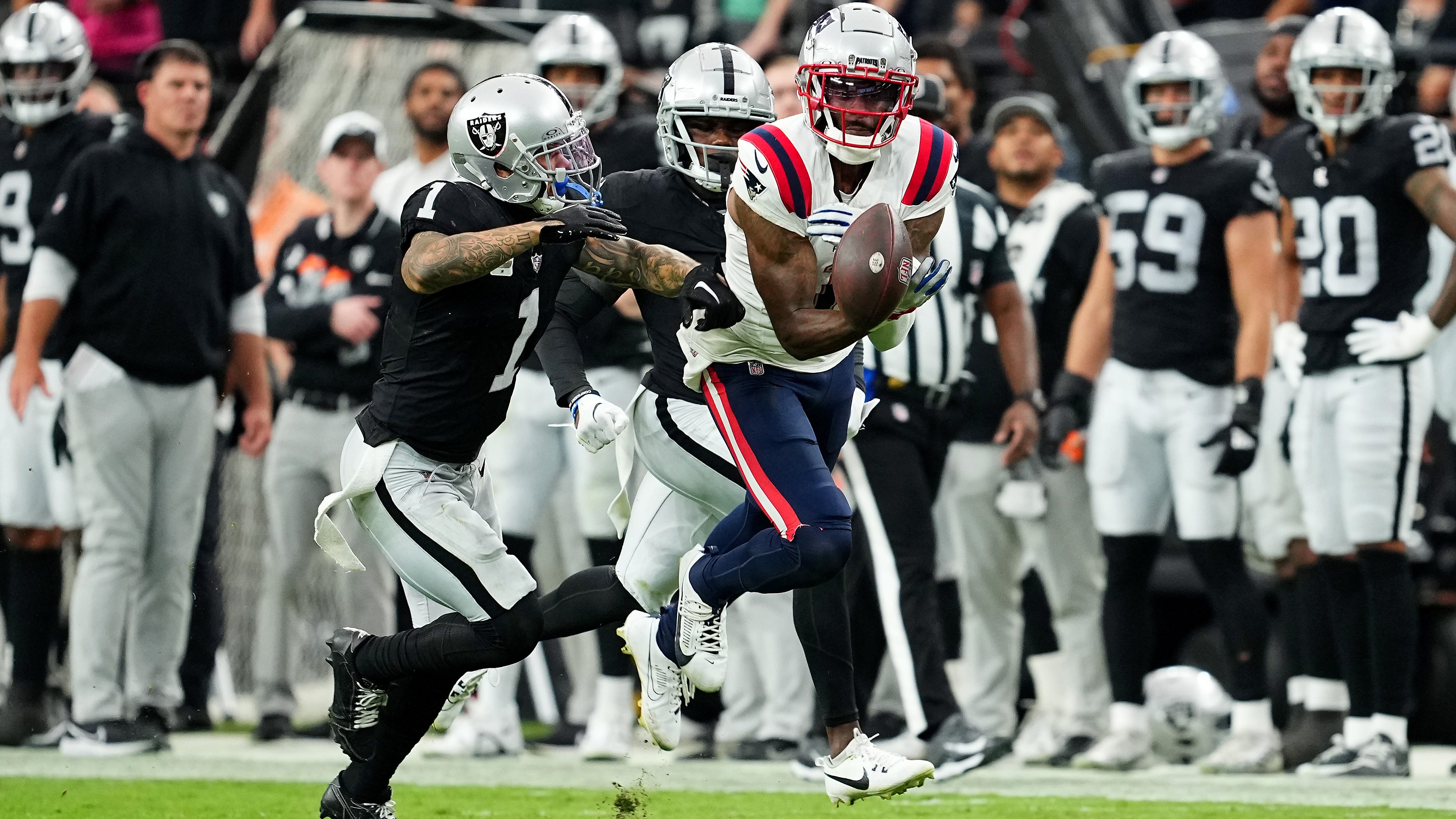 Here's how the Patriots reacted to DeVante Parker's costly 4th quarter drop
