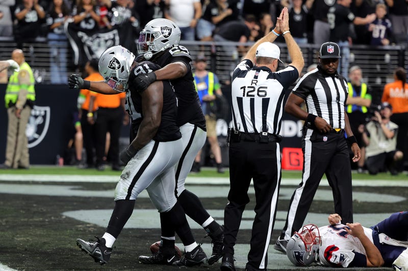The Las Vegas Raiders climbed back to the .500 mark after six game by defeating the New England Patriots 21-17 at Allegiant Stadium Sunday