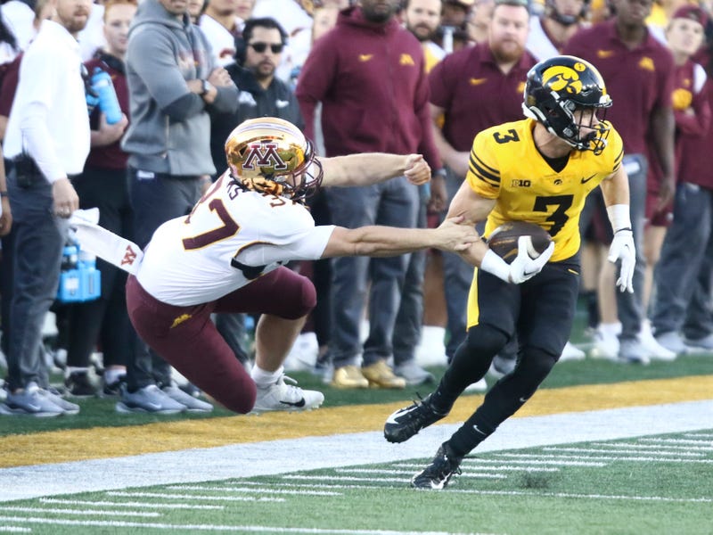 Gophers beat Iowa