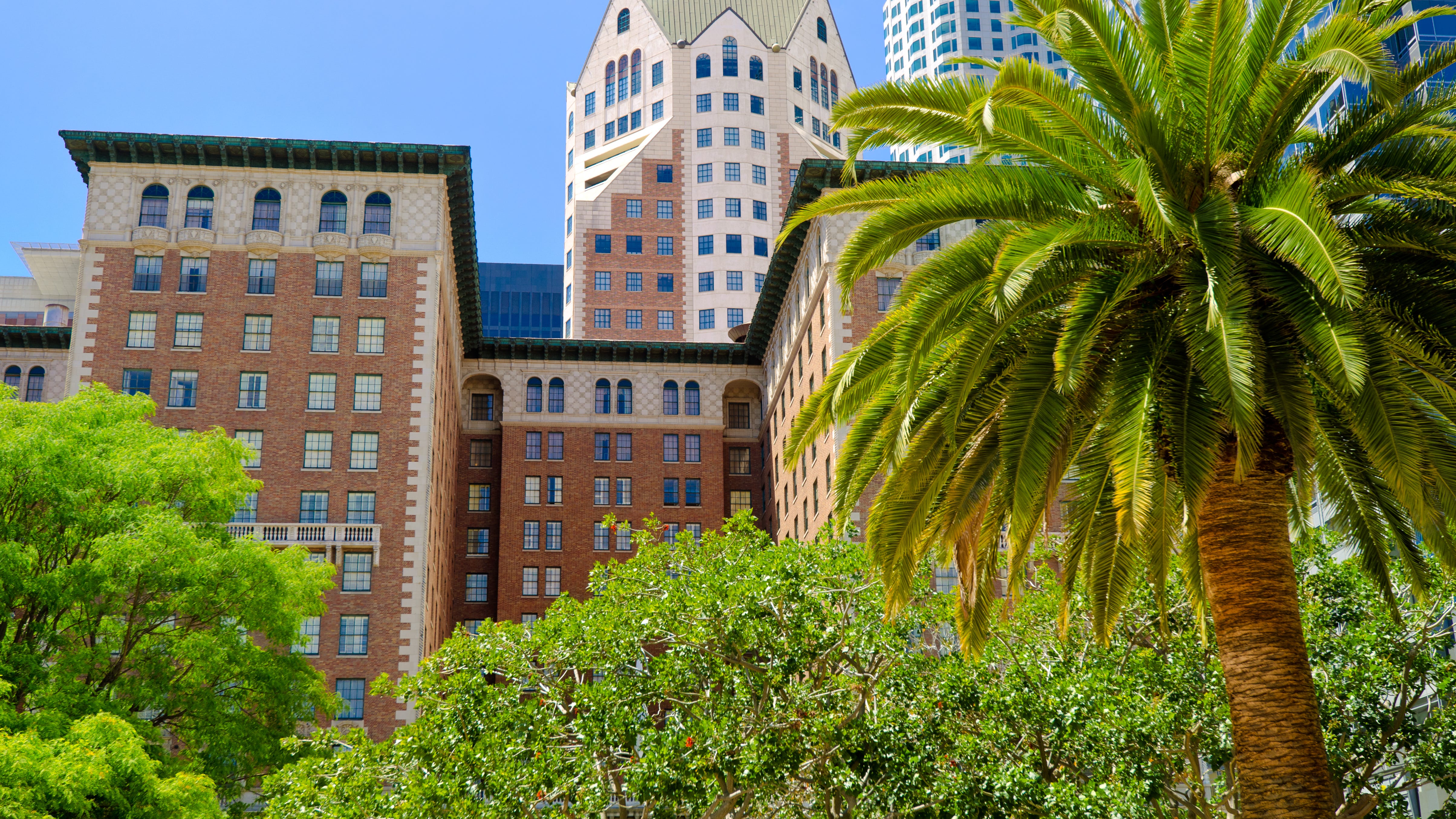 LA City Council seeks report on raising hotel worker wages