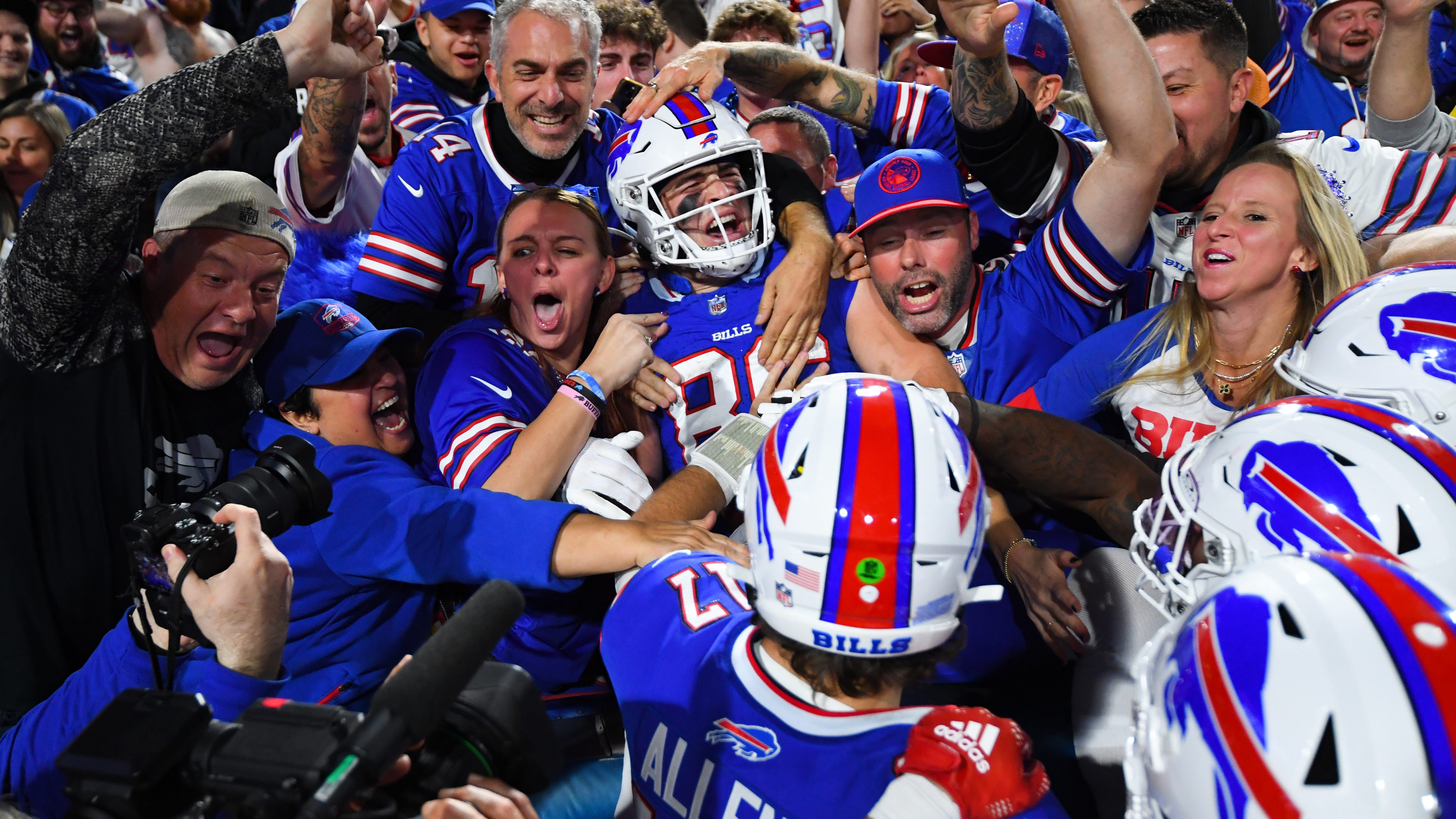 Bills bounce back with Thursday prime-time win over Buccaneers