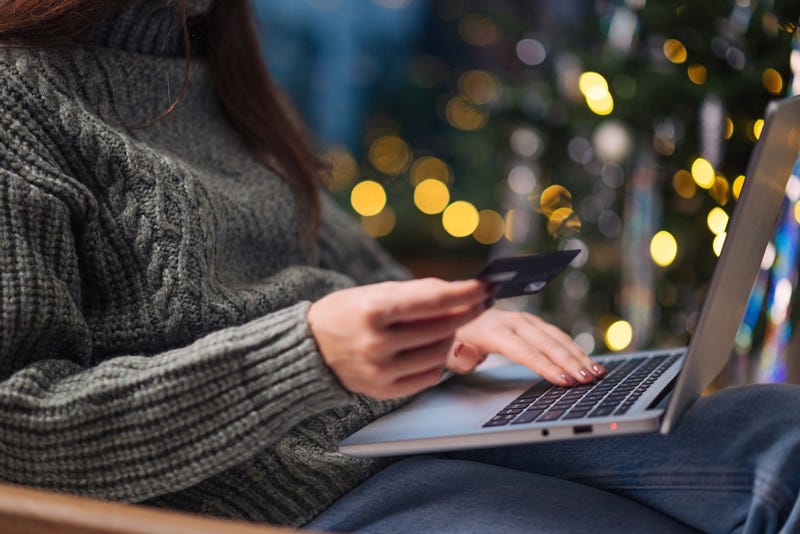 woman online shopping