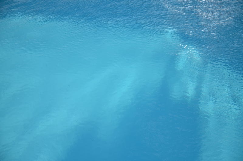 A shot of clear water with a reflection of light.