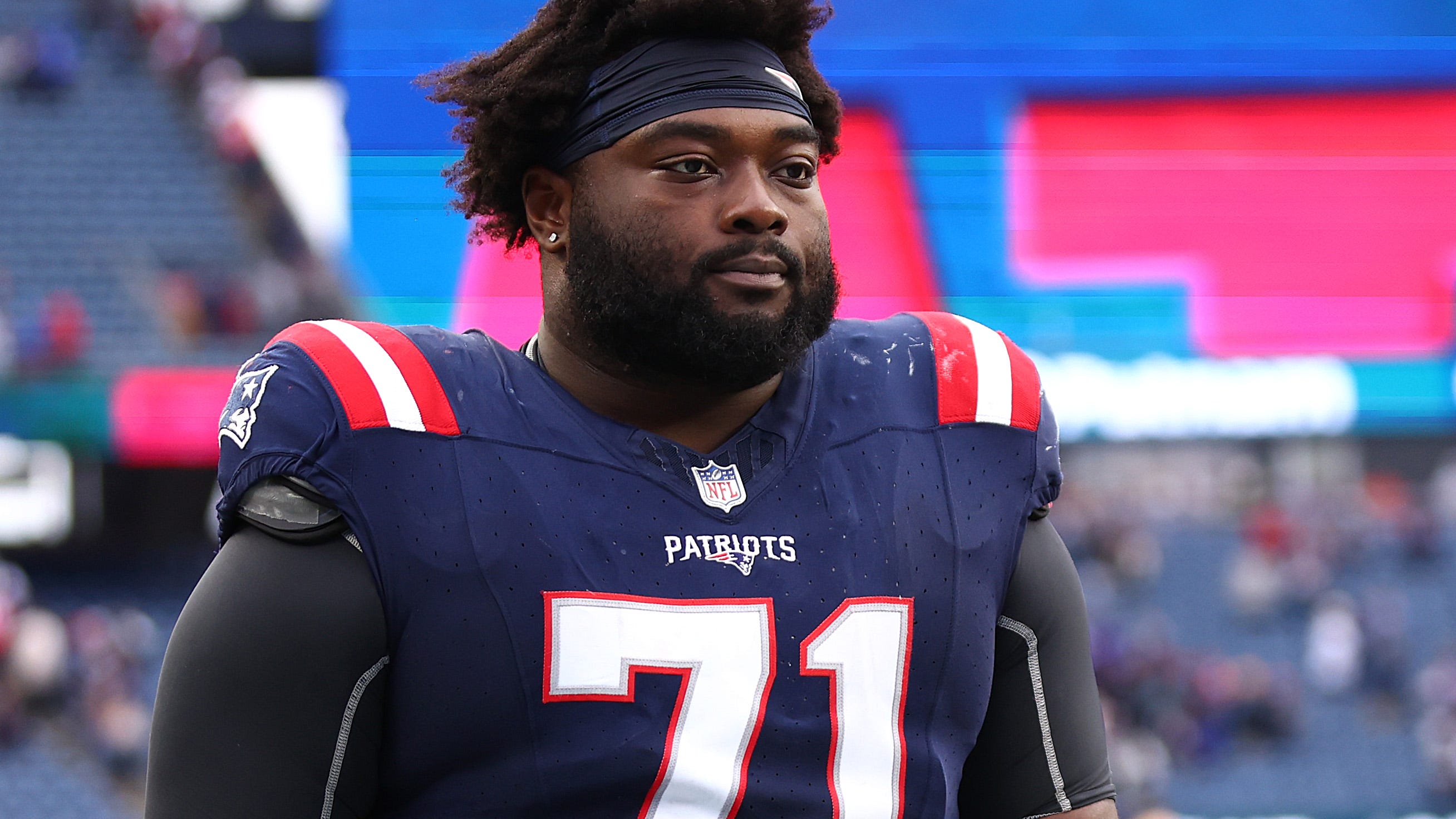 The Patriots apparently know Mike Onwenu 'isn't coming back'