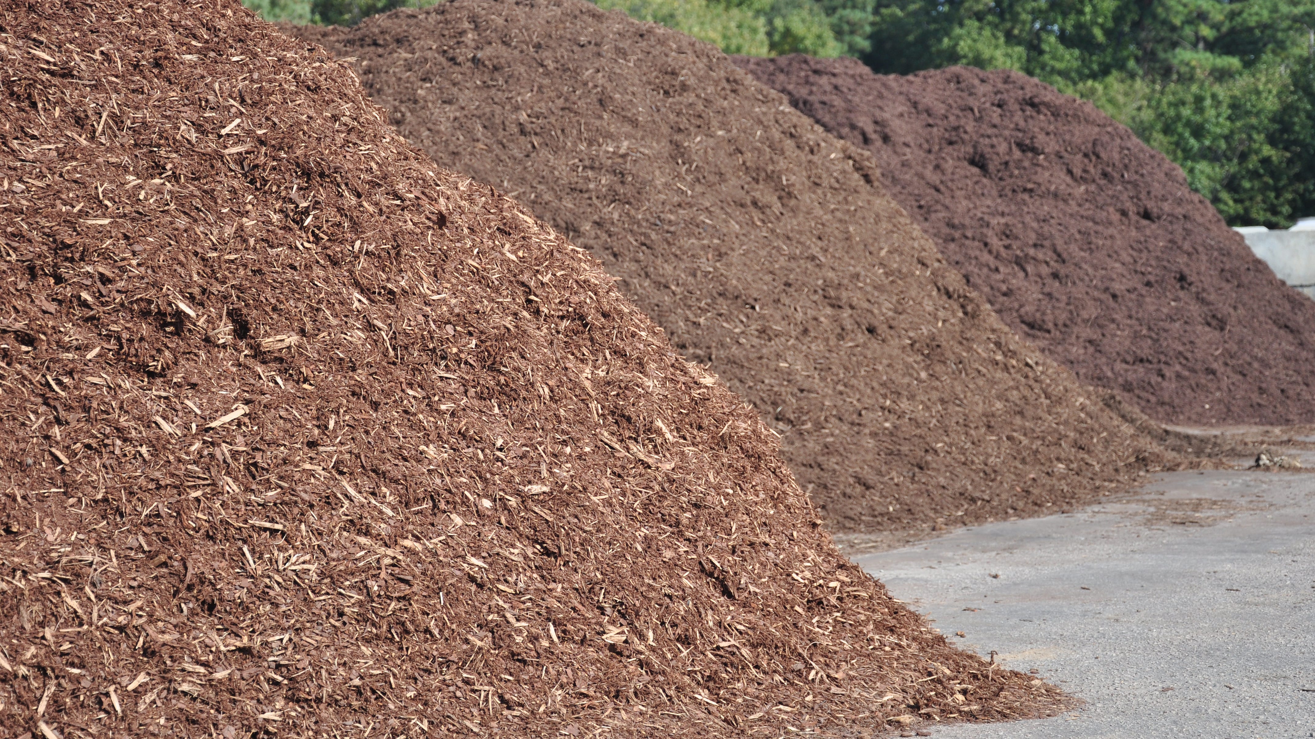 Effort to extinguish massive mulch fire continues in New Lenox