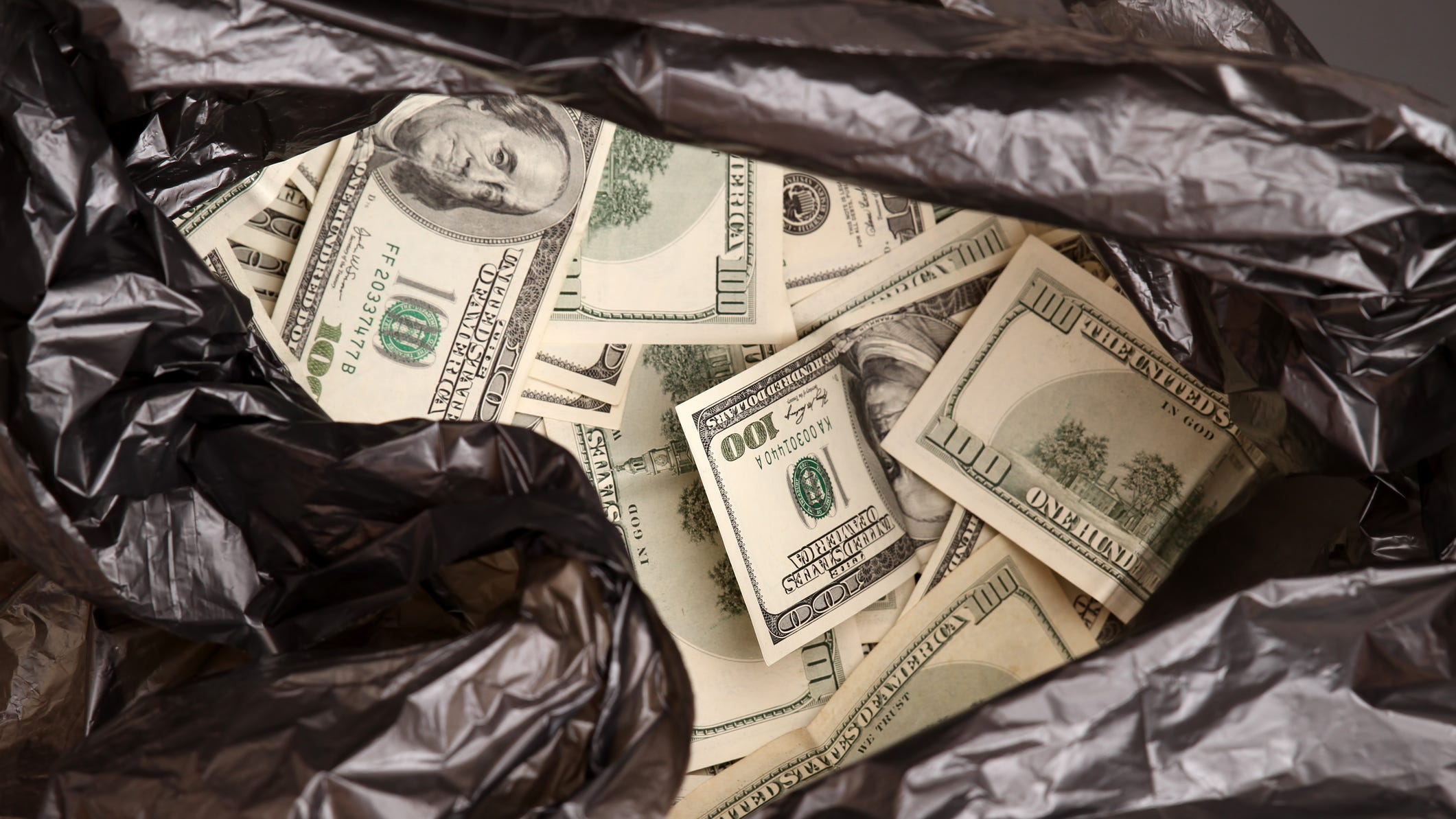 Police search for thieves seen stealing $10k from business owner in downtown L.A.