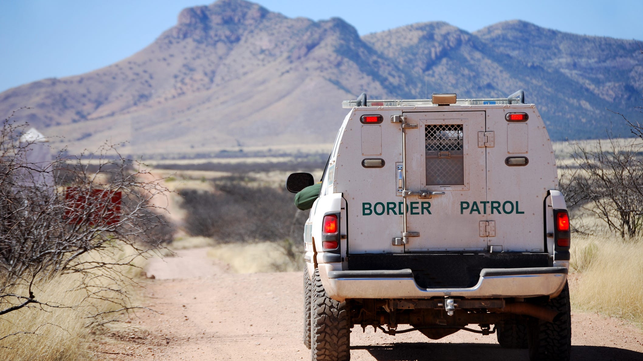 Border Patrol finds toddler and infant abandoned in Arizona desert