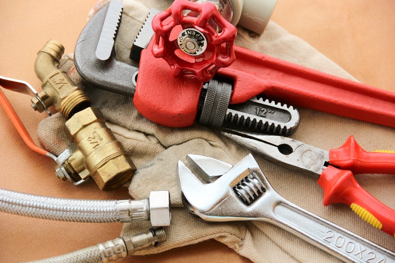  A plumber snaking a drain in a flooded basement was electrocuted when he came into contact with an electrical supply on Detroit's west side, authorities said on Tuesday evening.