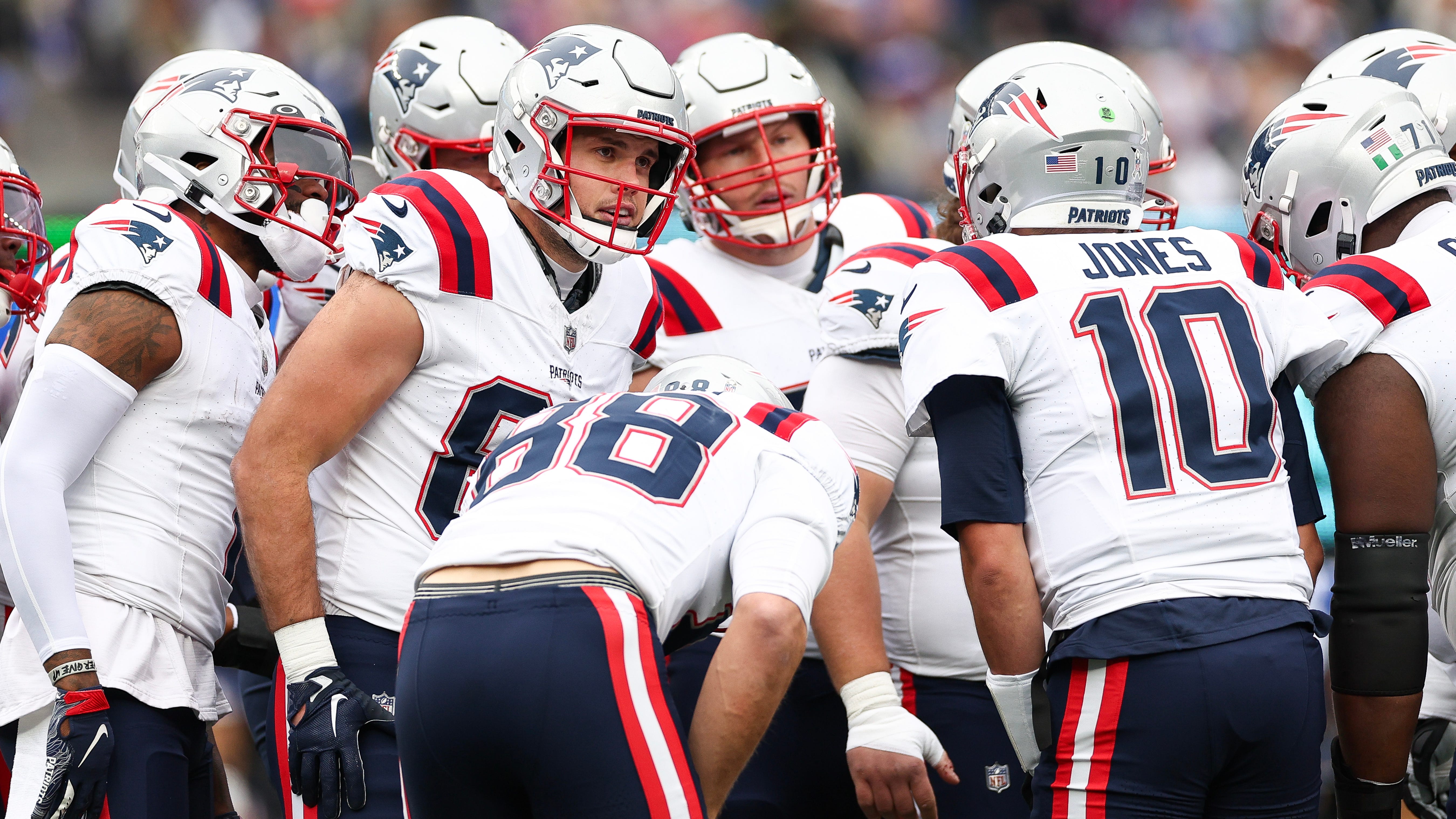 Hunter Henry, Bill Belichick give different answers as to when Patriots were informed of starting quarterback