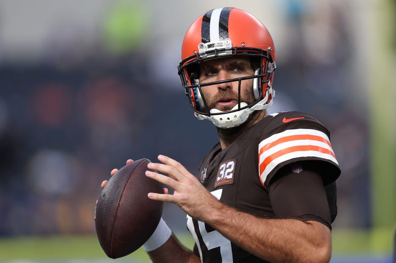 Joe Flacco #15 of the Cleveland Browns warms up before the game Los Angeles Rams at SoFi Stadium on December 03, 2023 in Inglewood, California. 