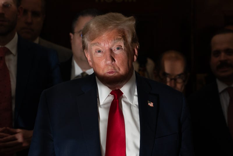 Trump outside court 