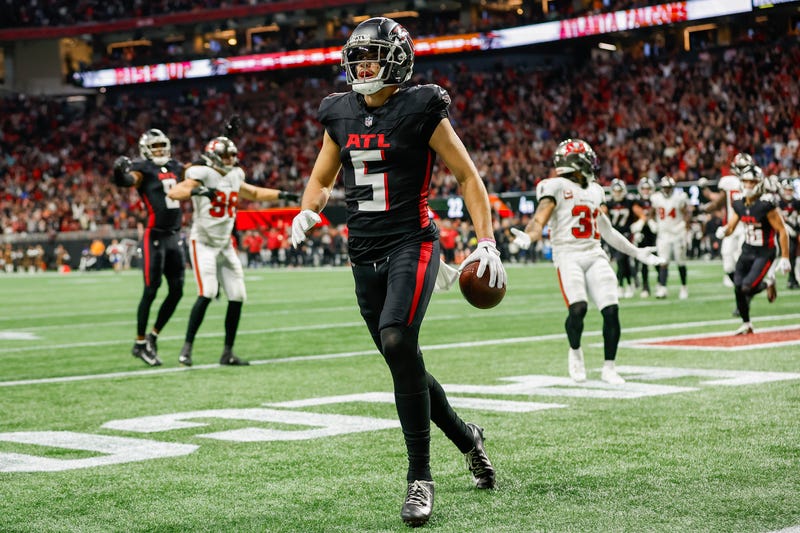 Drake London #5 of the Atlanta Falcons carries the ball during the second half of the game against the Tampa Bay Buccaneers at Mercedes-Benz Stadium