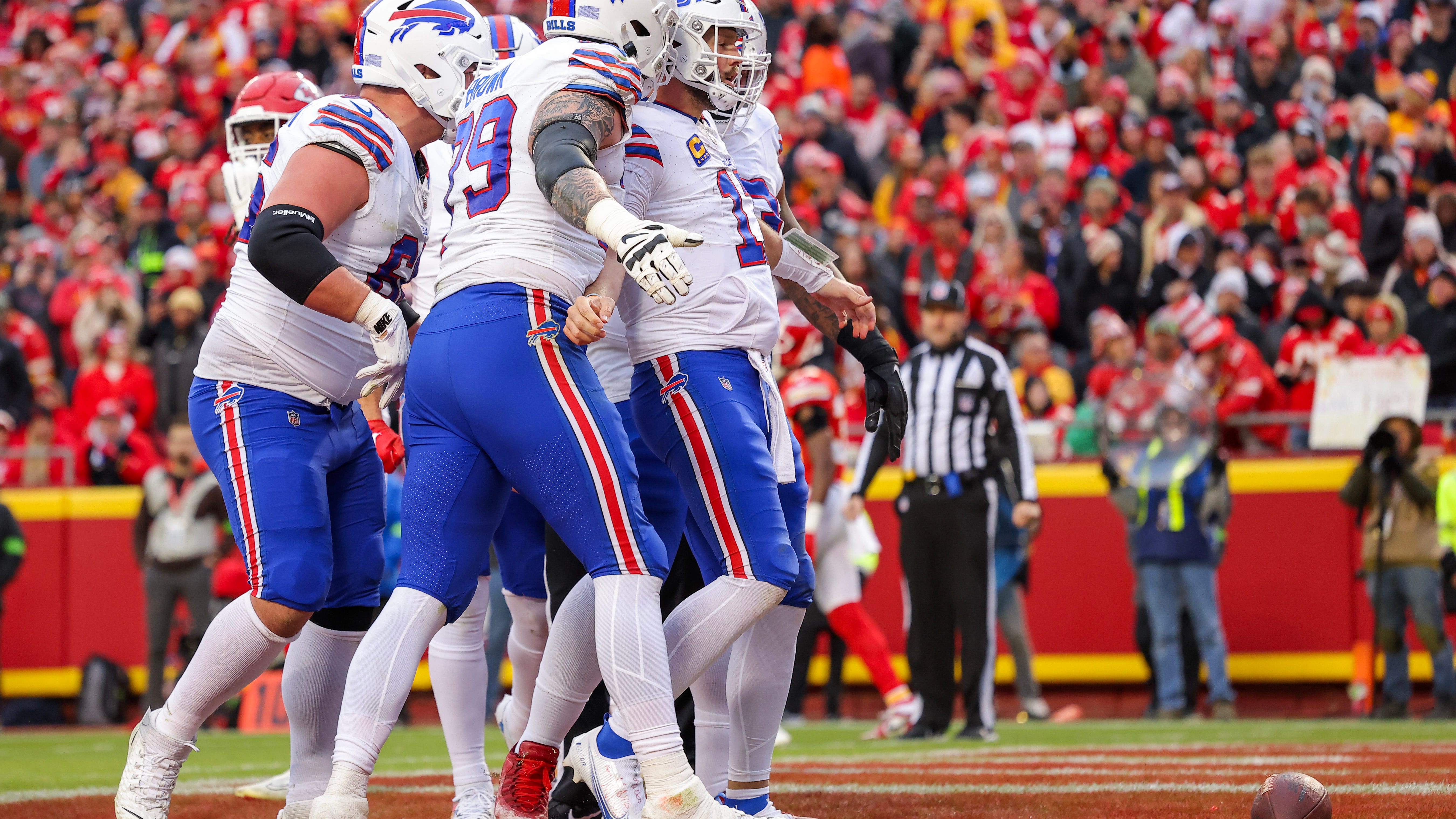 Bills hold off Chiefs to keep playoff hopes alive