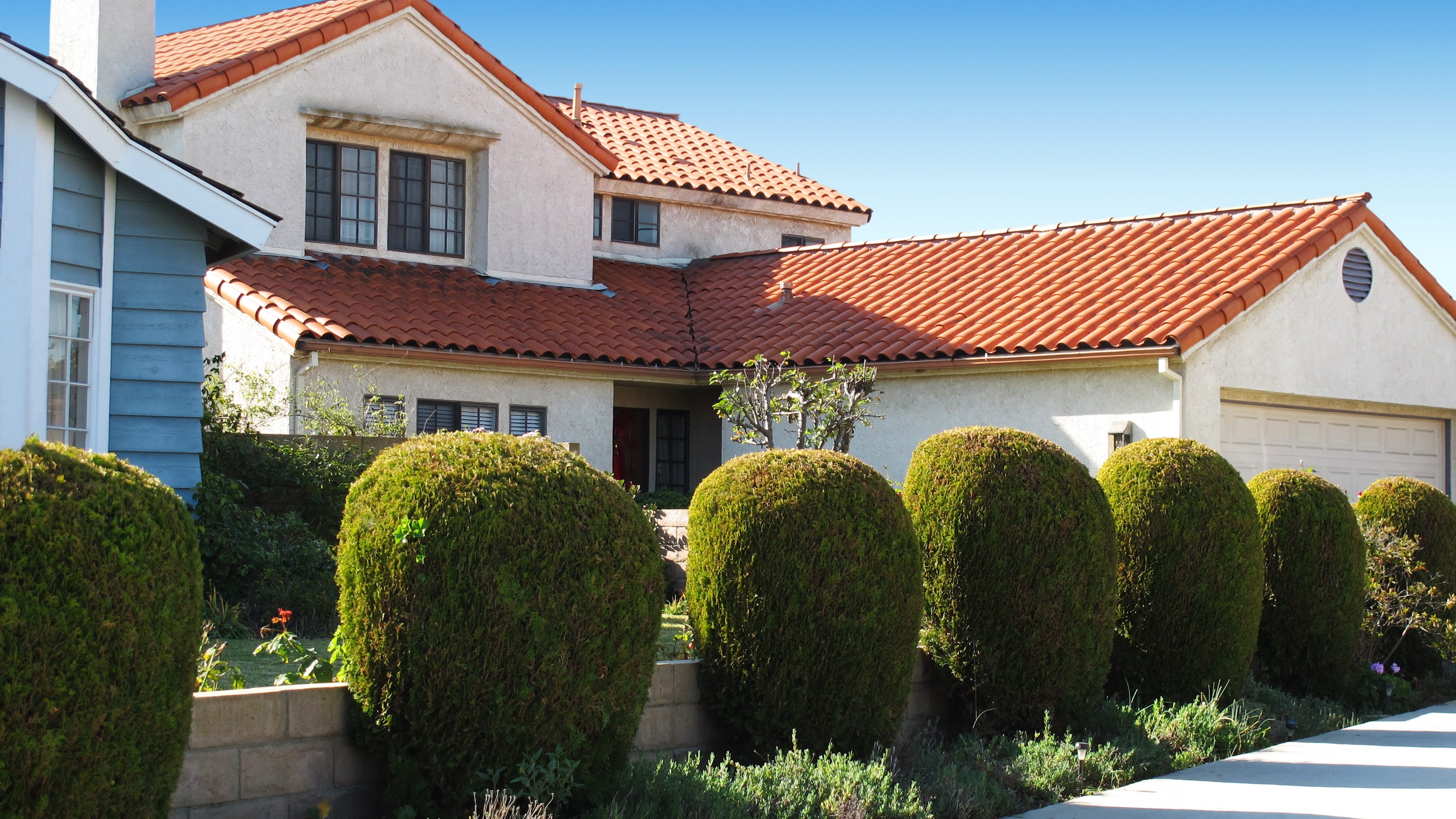 Lower home prices, interest rates slightly improve housing affordability in LA