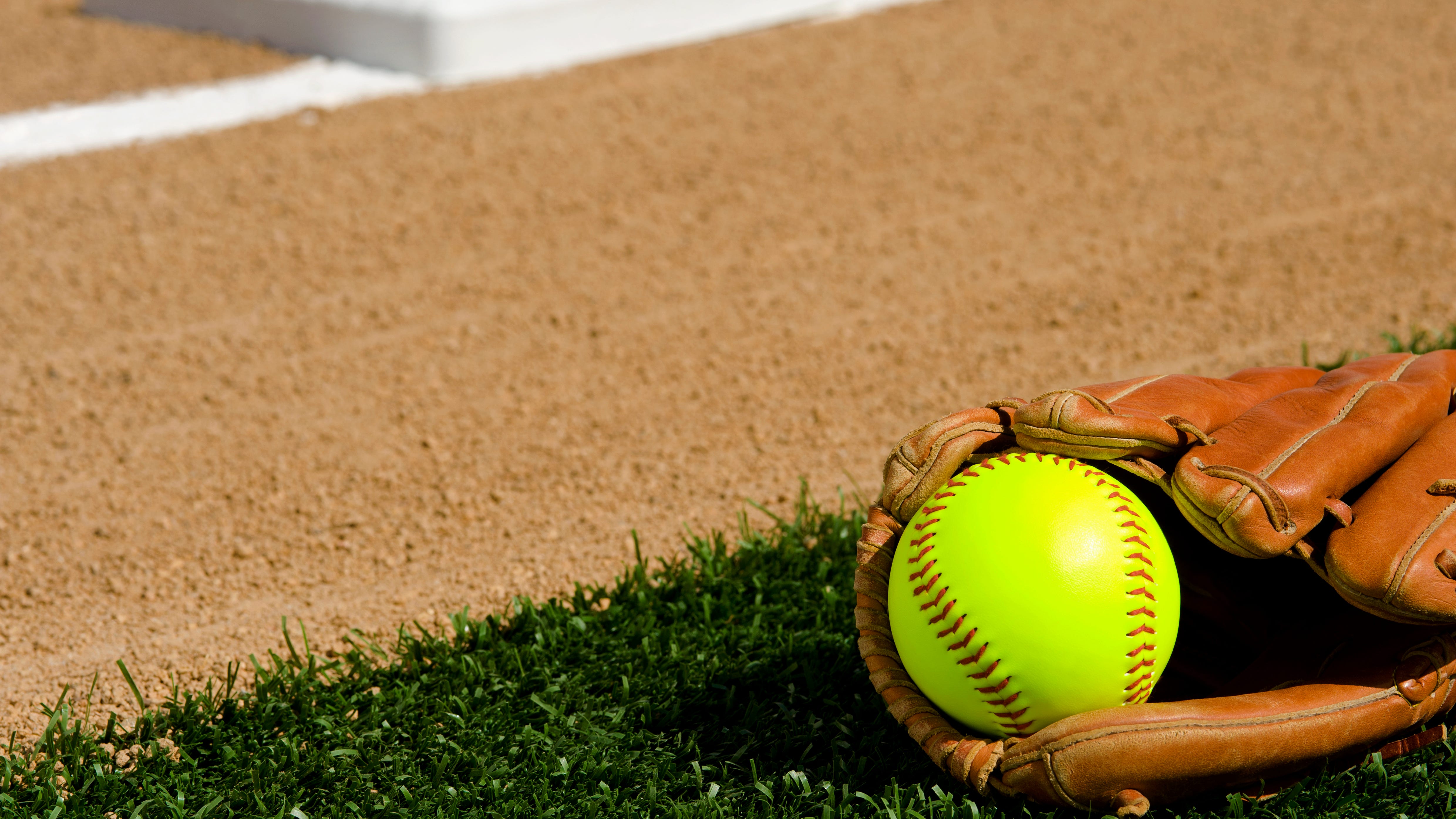 16-inch co-ed adult softball tournament returns to Chicago parks