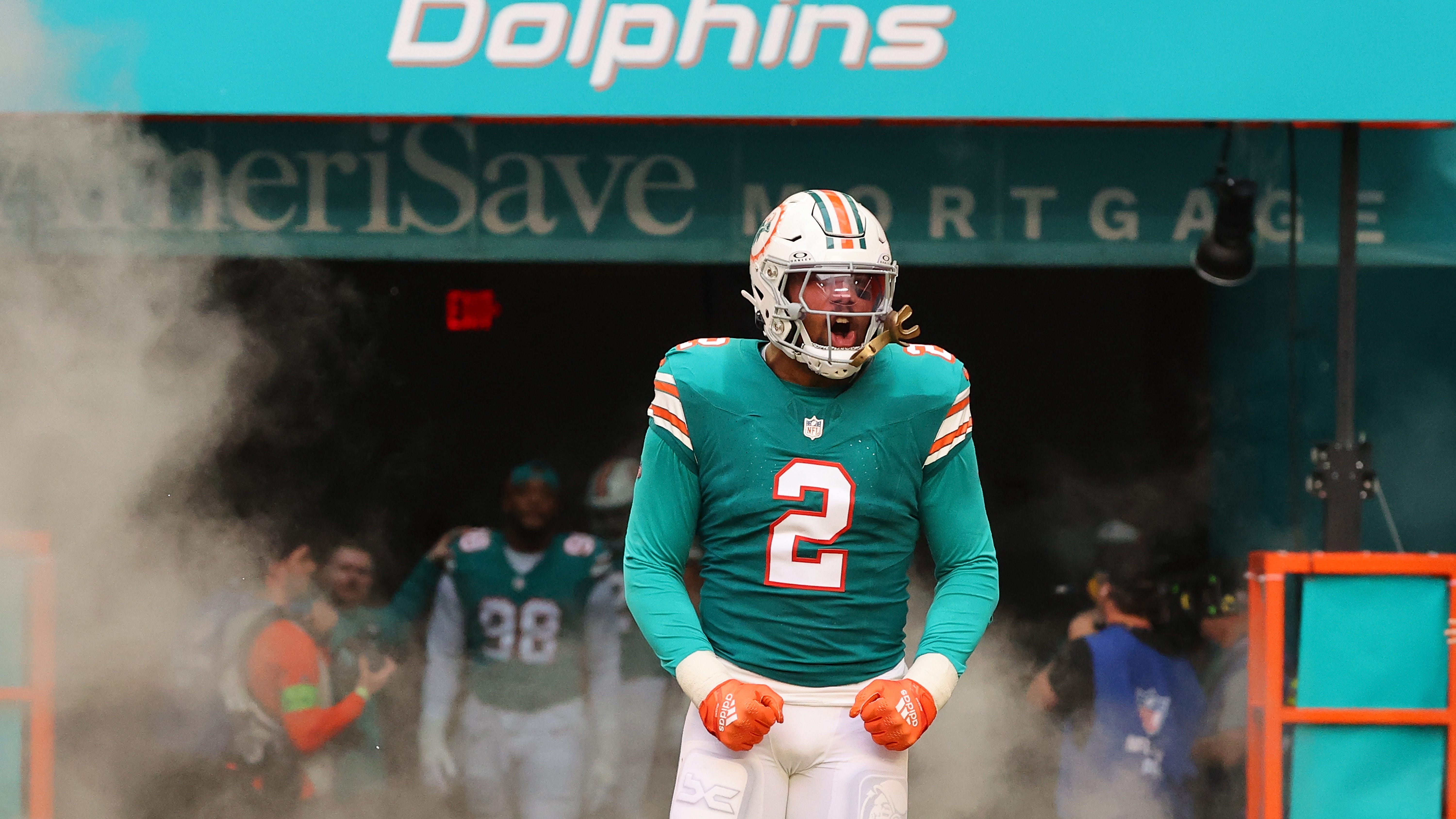 Bills sign pass rusher Bradley Chubb to three-year contract