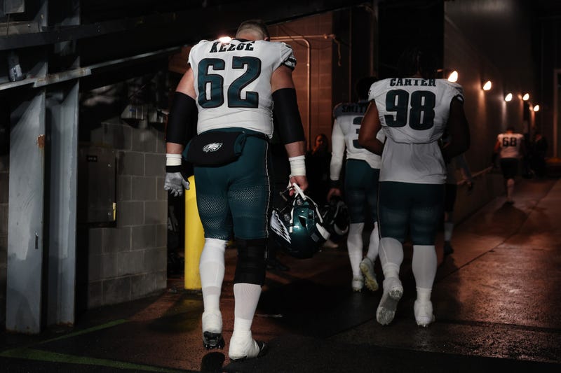 Jason Kelce walking off the field after a loss