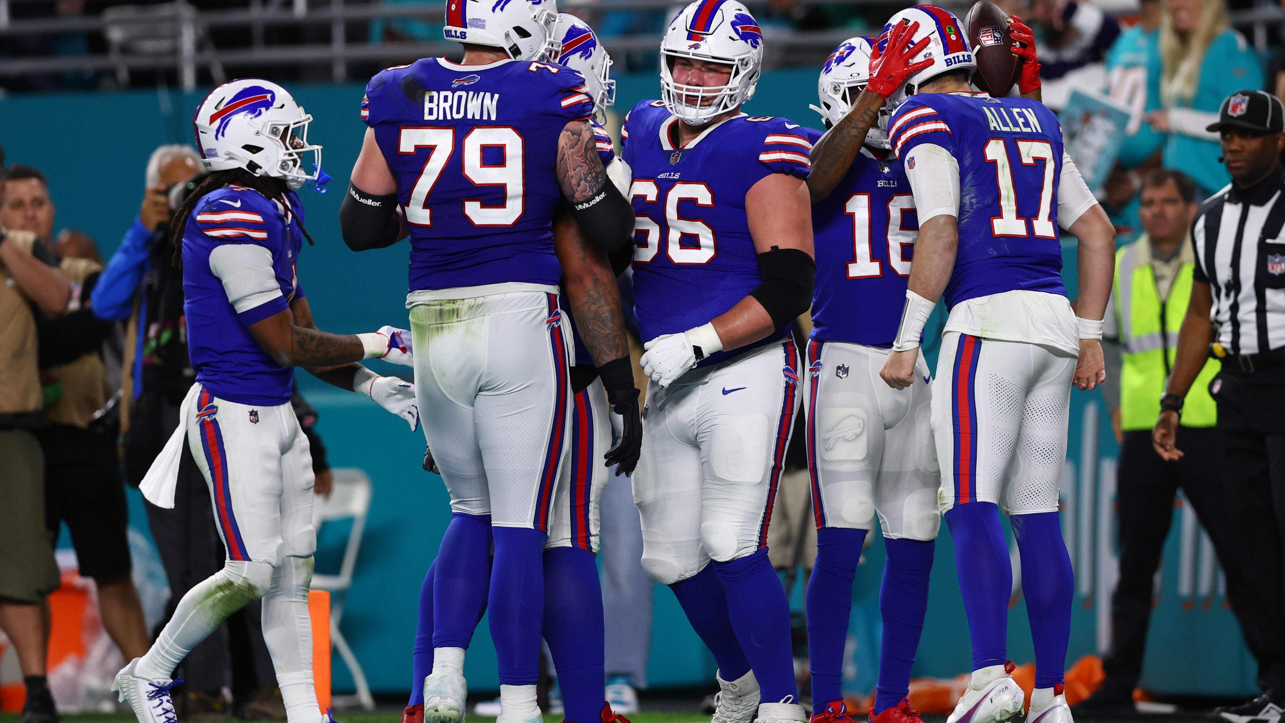 Bills claim fourth-consecutive AFC East title in victory over Dolphins