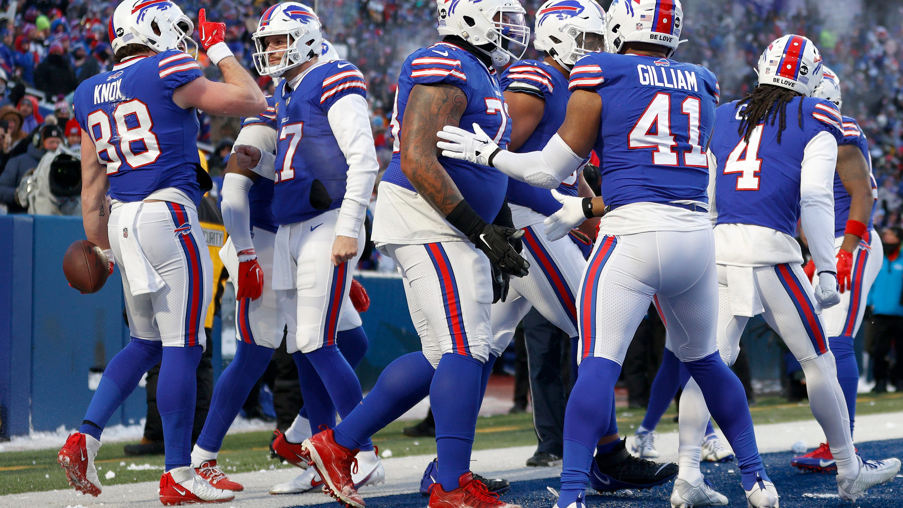 Allen, Bills best Steelers in Wild Card Round
