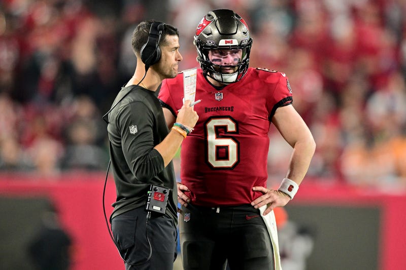 Dave Canales coaches TB QB Baker Mayfield during the 2023 season