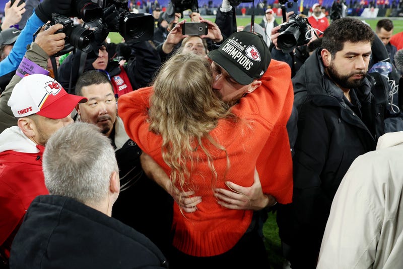 Travis Kelce, Taylor Swift