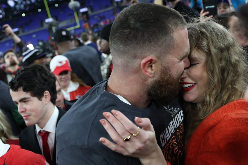 Travis Kelce, Taylor Swift