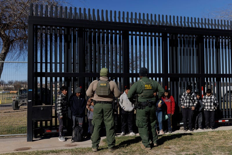 border wall migrants