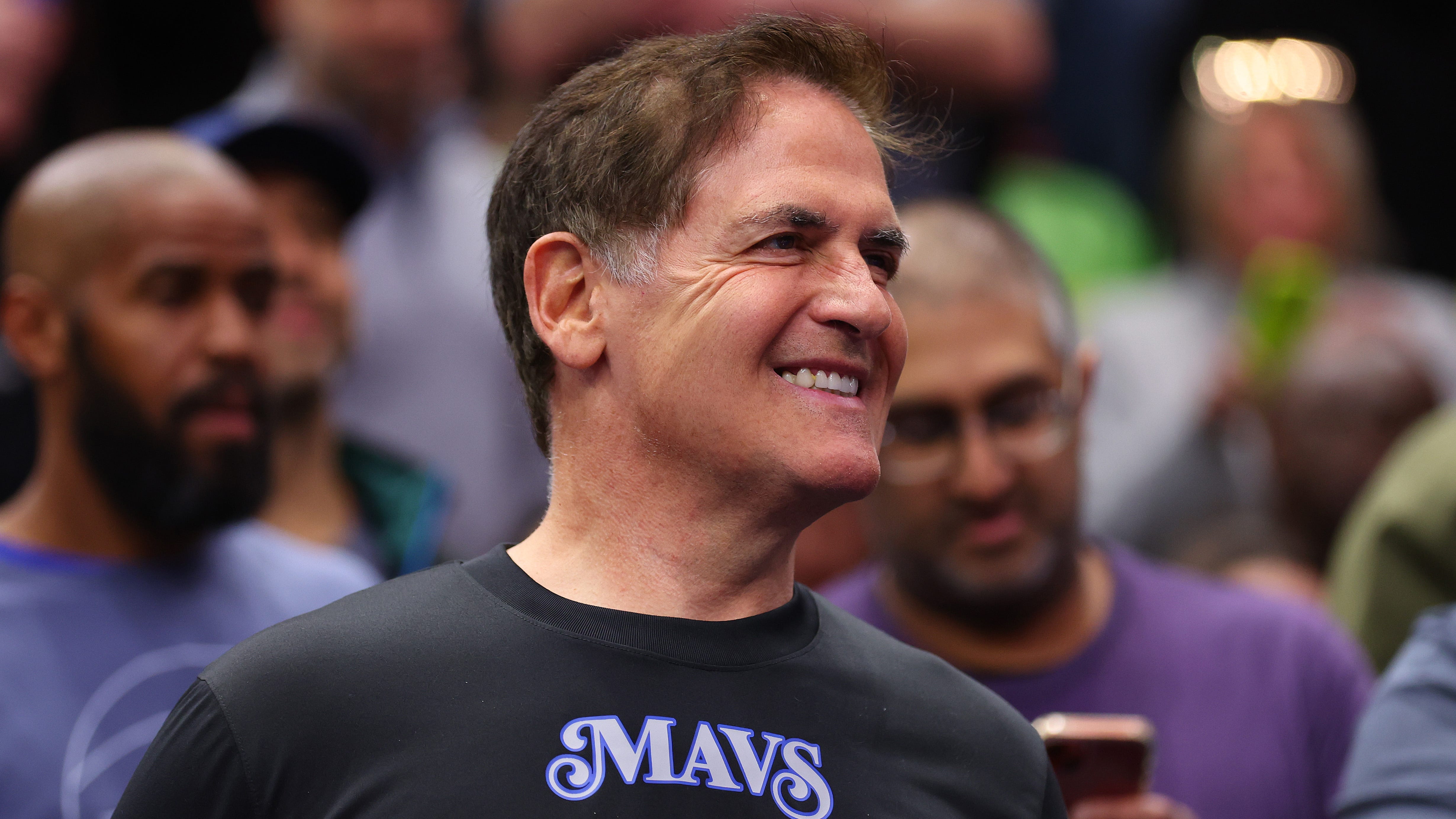 Dallas investor group eyes partnership with Mark Cuban to buy back Mavericks