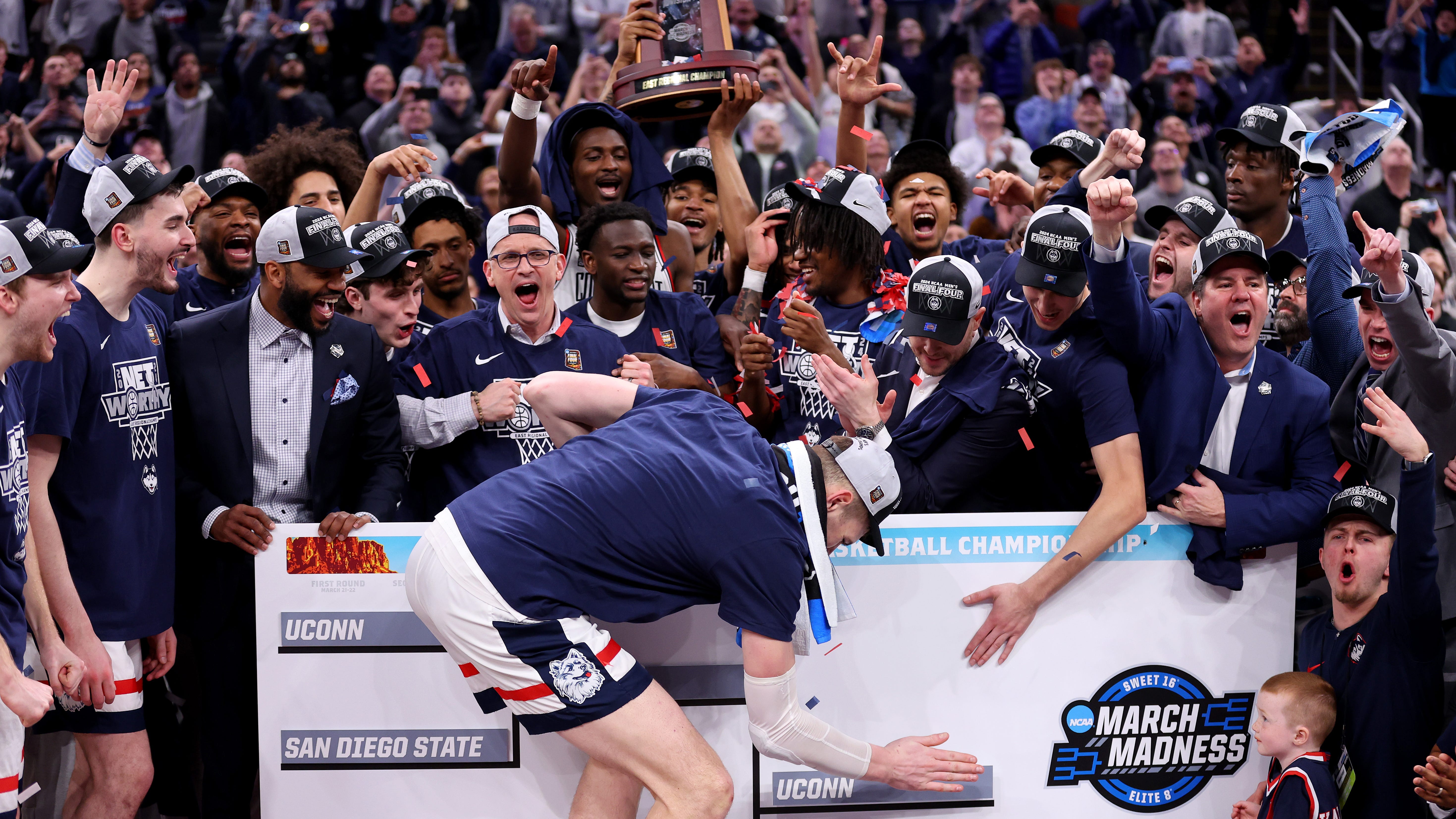 UConn Huskies make history, advance to Final Four with win over Illinois
