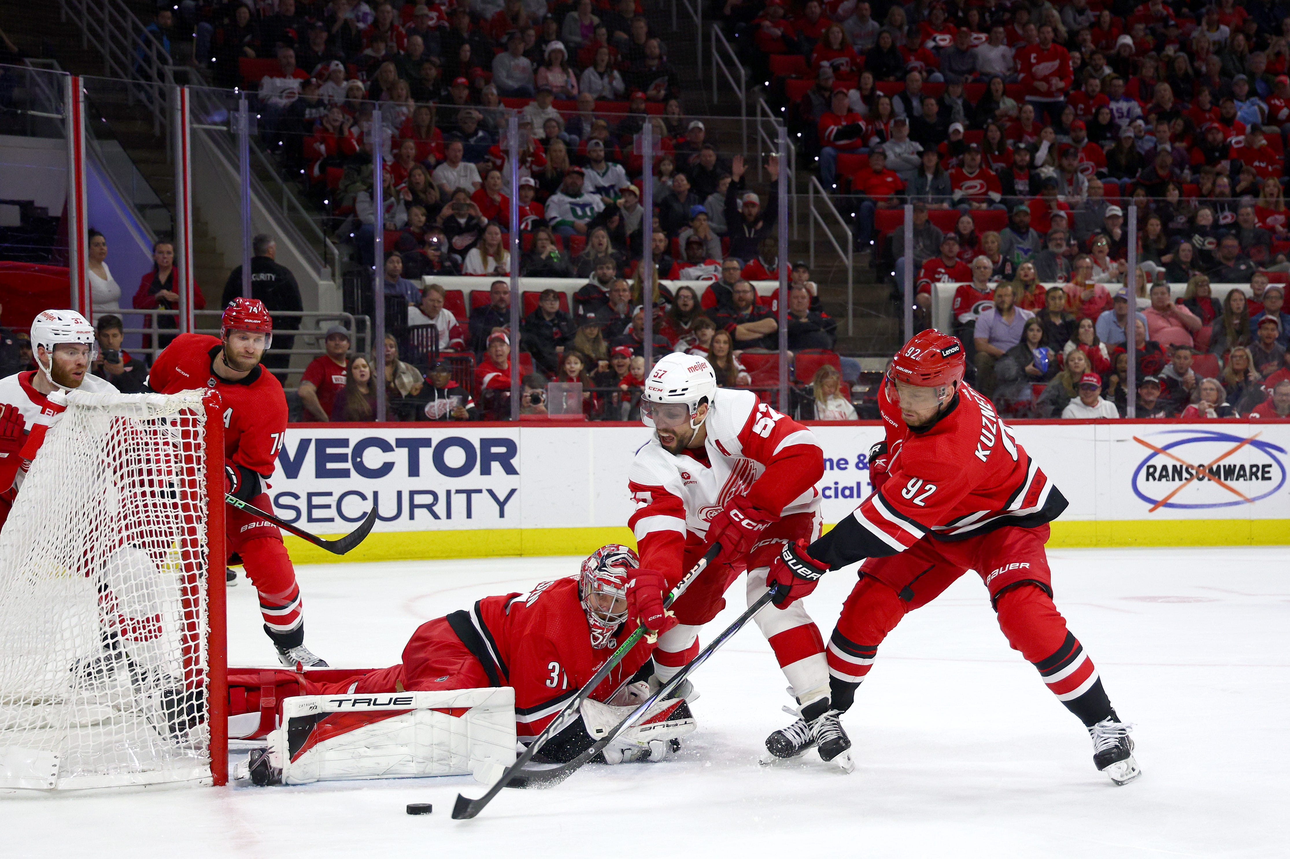 David Perron returned early for Red Wings, with his 