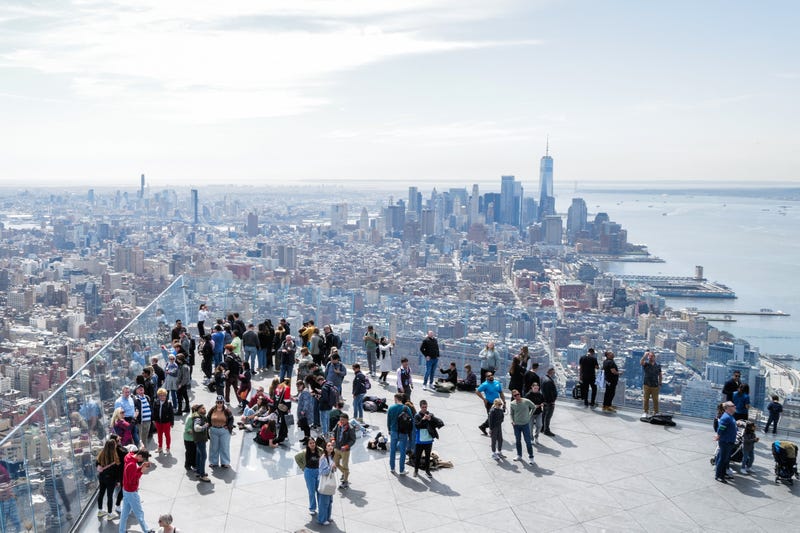 New Yorkers gather to watch the eclipse
