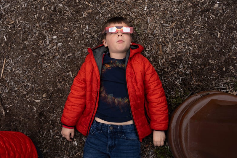 New Yorkers gather to watch the eclipse