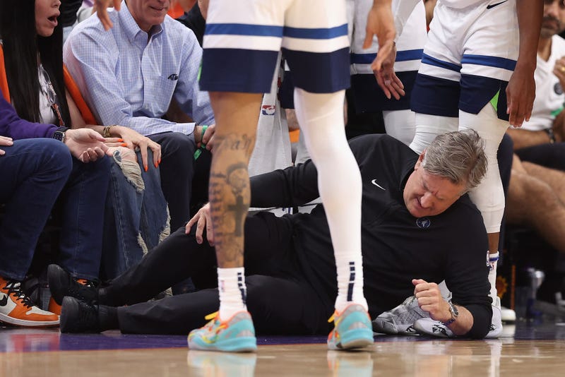 Head coach Chris Finch of the Minnesota Timberwolves