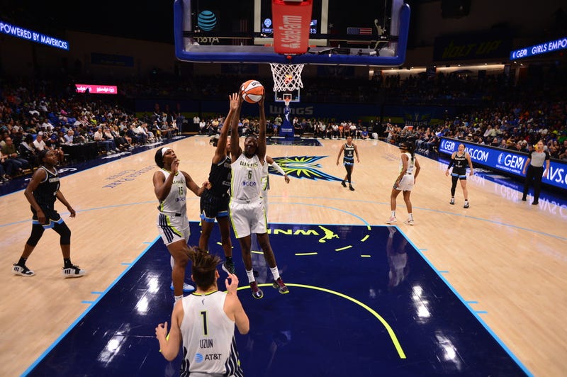 Chicago Sky play Dallas Wings WNBA