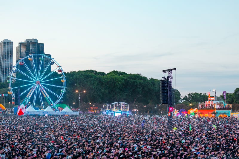  fans attend the Sueños in Grant Park