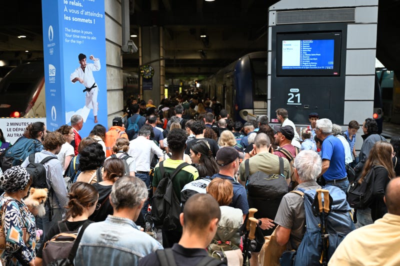 passengers crowd onto train