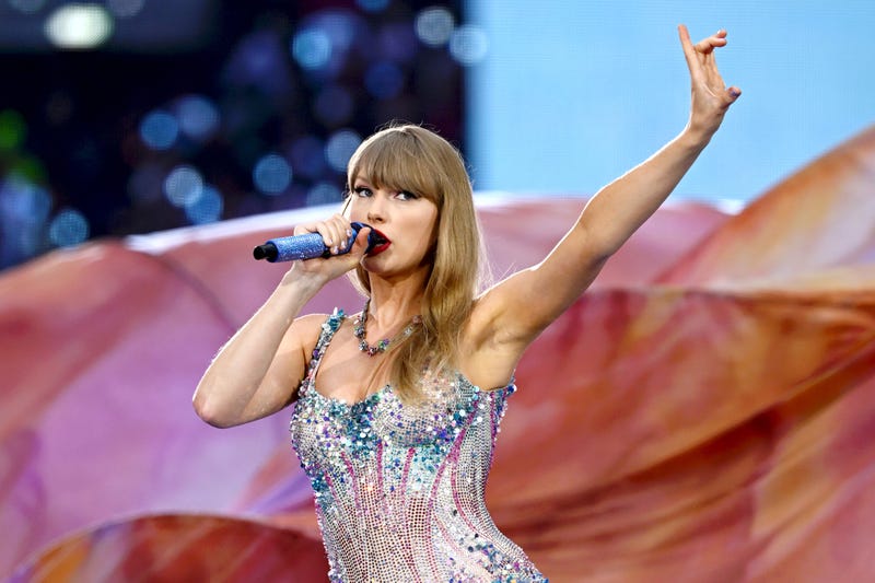 Taylor Swift performs