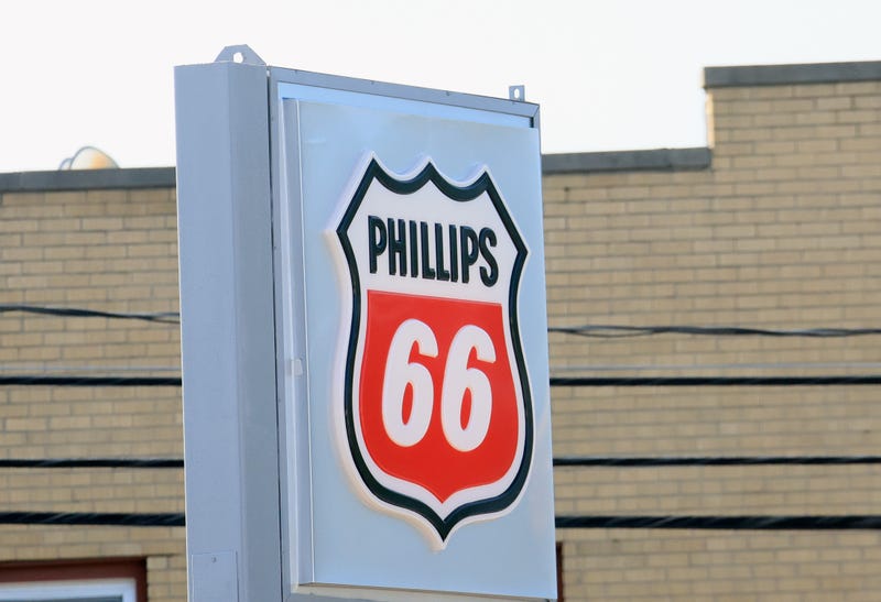 Oil giant ConocoPhillips has said it plans to lay off up to a quarter of its workforce, as part of broader efforts from the company to cut costs.