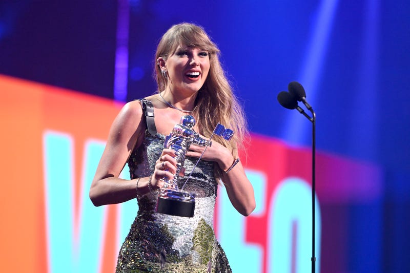 Taylor Swift accepts the Video of the Year award 