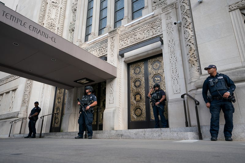NYPD counterterrorism officers stand post outside Temple Emanu-El on the Upper East Side on Oct. 1, 2024