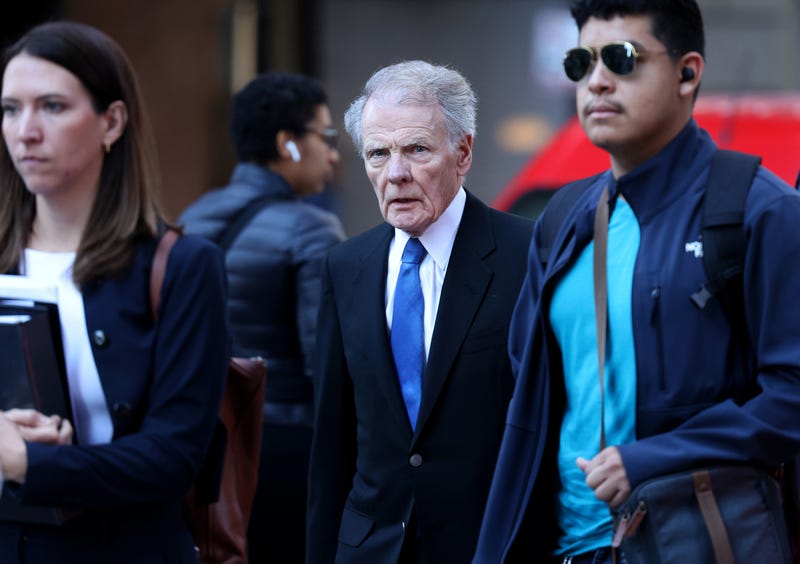 Former House Speaker Mike Madigan walks across Dearborn Street toward the Dirksen U.S. Courthouse, Oct. 2, 2024, for the final in-person hearing before his Oct. 8 trial begins.