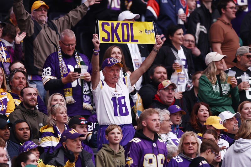 Several days of wildfires and poor air quality forced the NFL on Thursday to take the extraordinary step of moving Monday night’s game to State Farm Stadium in Glendale, Arizona. It could be an advantage to the Vikings.