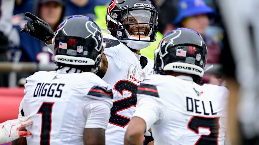 Texans cruise to 41-21 victory over Patriots