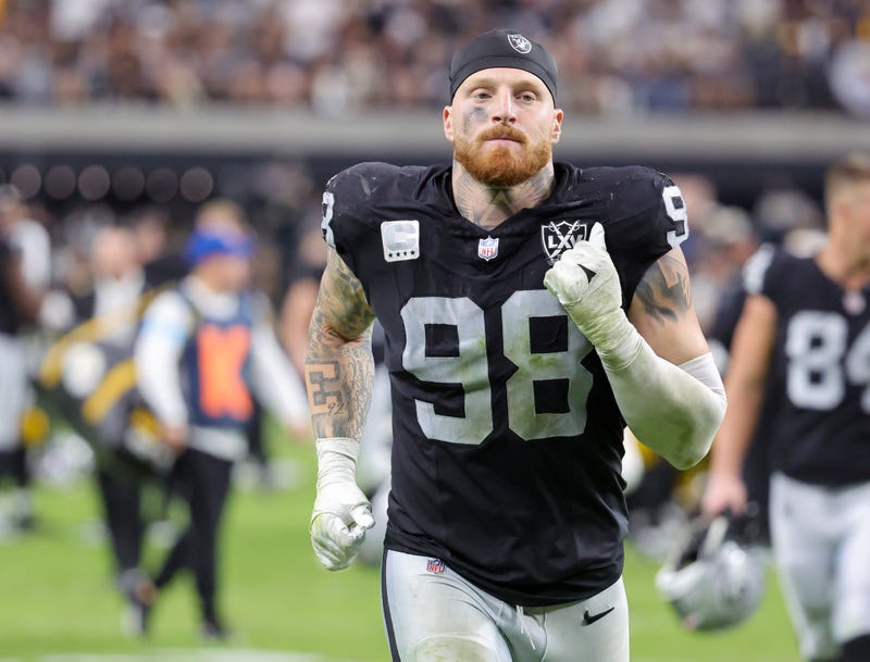 : Maxx Crosby #98 of the Las Vegas Raiders leaves the field after the team's 32-13 loss to the Pittsburgh Steelers at Allegiant Stadium on October 13, 2024 in Las Vegas, Nevada.